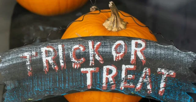 Halloween is one of the most exciting times for kids, filled with fun costumes, festive activities, and candy. However, for children with type 1 diabetes (T1D) and their families, Halloween can come with extra considerations. The combination of candy and excitement can cause unpredictable blood sugar levels, but kids with T1D shouldn’t miss out on the fun. Children with T1D can still enjoy Halloween safely with careful planning. Our new blog will share practical tips for navigating Halloween with T1D, from planning to managing post-Halloween blood sugar: https://ow.ly/w2Eo50TAg1i